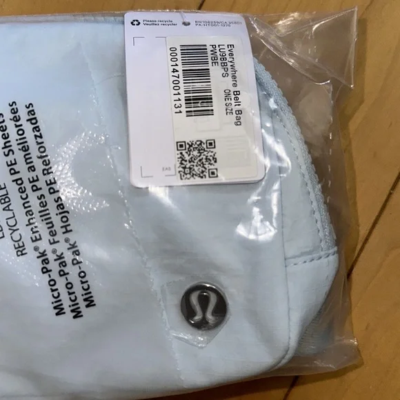 Brand New Lululemon Everywhere Belt Bag in Sky Blue - Picture 6 of 13